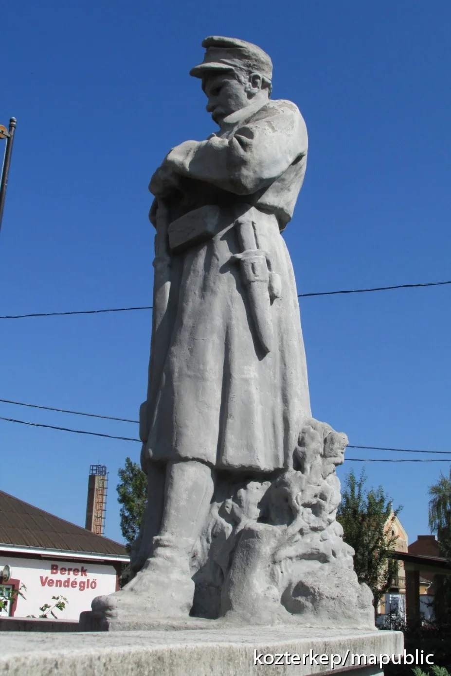 BEREKBÖSZÖRMÉNYI HŐSI EMLÉKMŰ (1927)