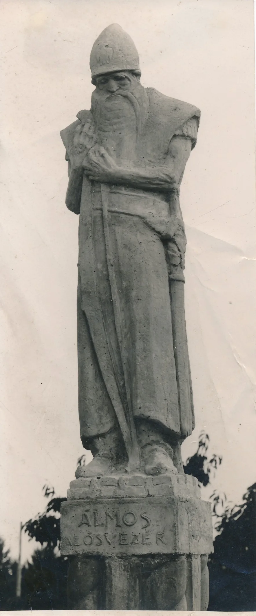 ÁLMOS VEZÉR