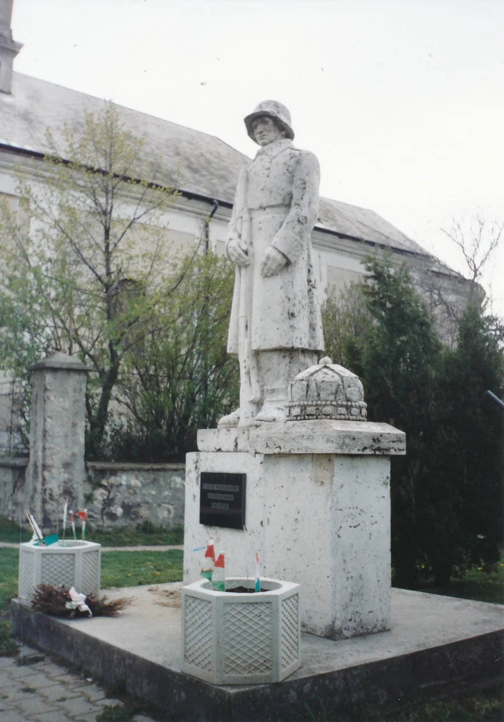 ISZTIMÉRI VILÁGHÁBORÚS EMLÉKMŰ (1944)