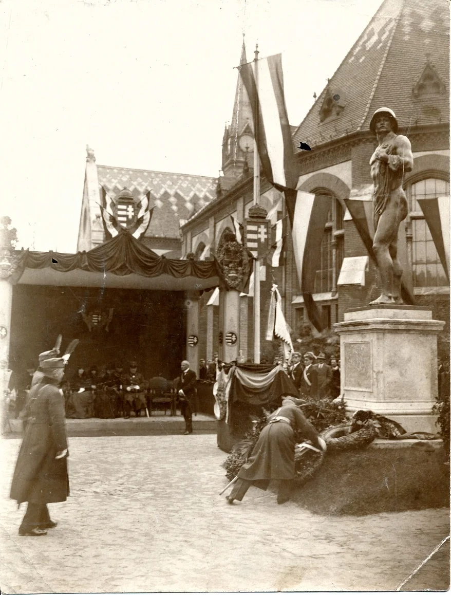 SEBZETT HŐS – A MŰEGYETEM VILÁGHÁBORÚS EMLÉKMŰVE (1927)
