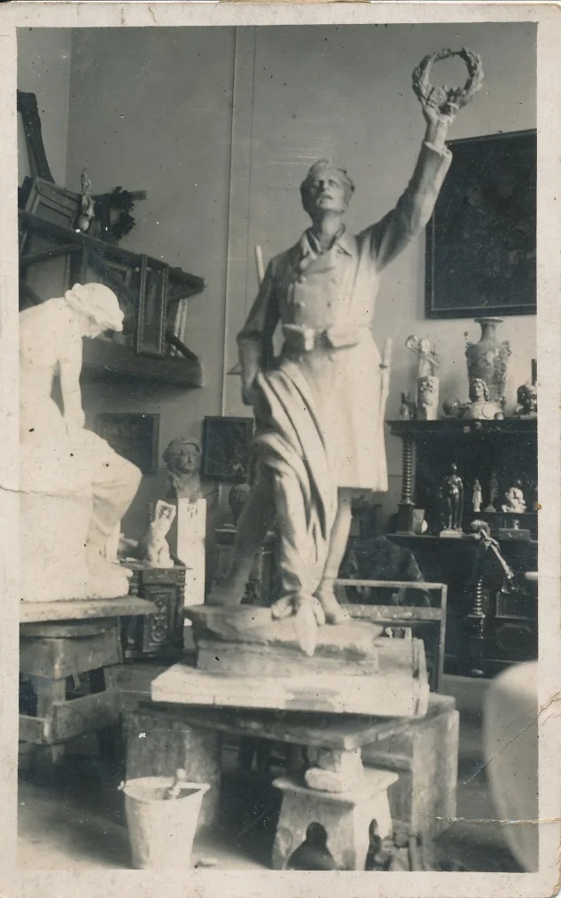 SZÉKESFEHÉRVÁRI MAGYAR KIRÁLYI ÁLLAMI YBL MIKLÓS REÁLISKOLA HŐSI EMLÉKMŰVE (1928)