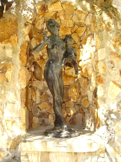 VÉNUSZ ÉS ÁMORKA, avagy RÓZSAVÍZKÚT (1924)