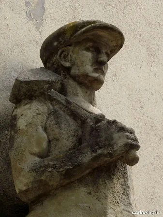 VILLANYTELEPI HŐSI EMLÉKMŰ (1946)