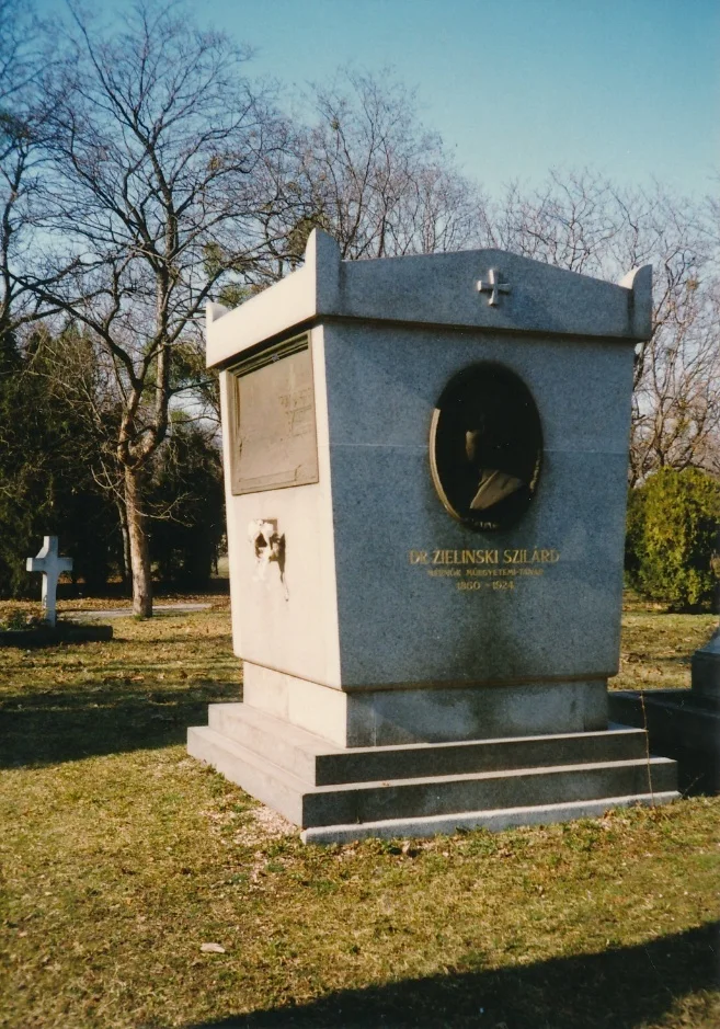 ZIELINSKI SZILÁRD SÍREMLÉKE (1932)